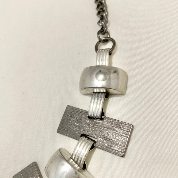 Jewelmint Astoria Silver-toned Statement Necklace - Picture 3 of 4